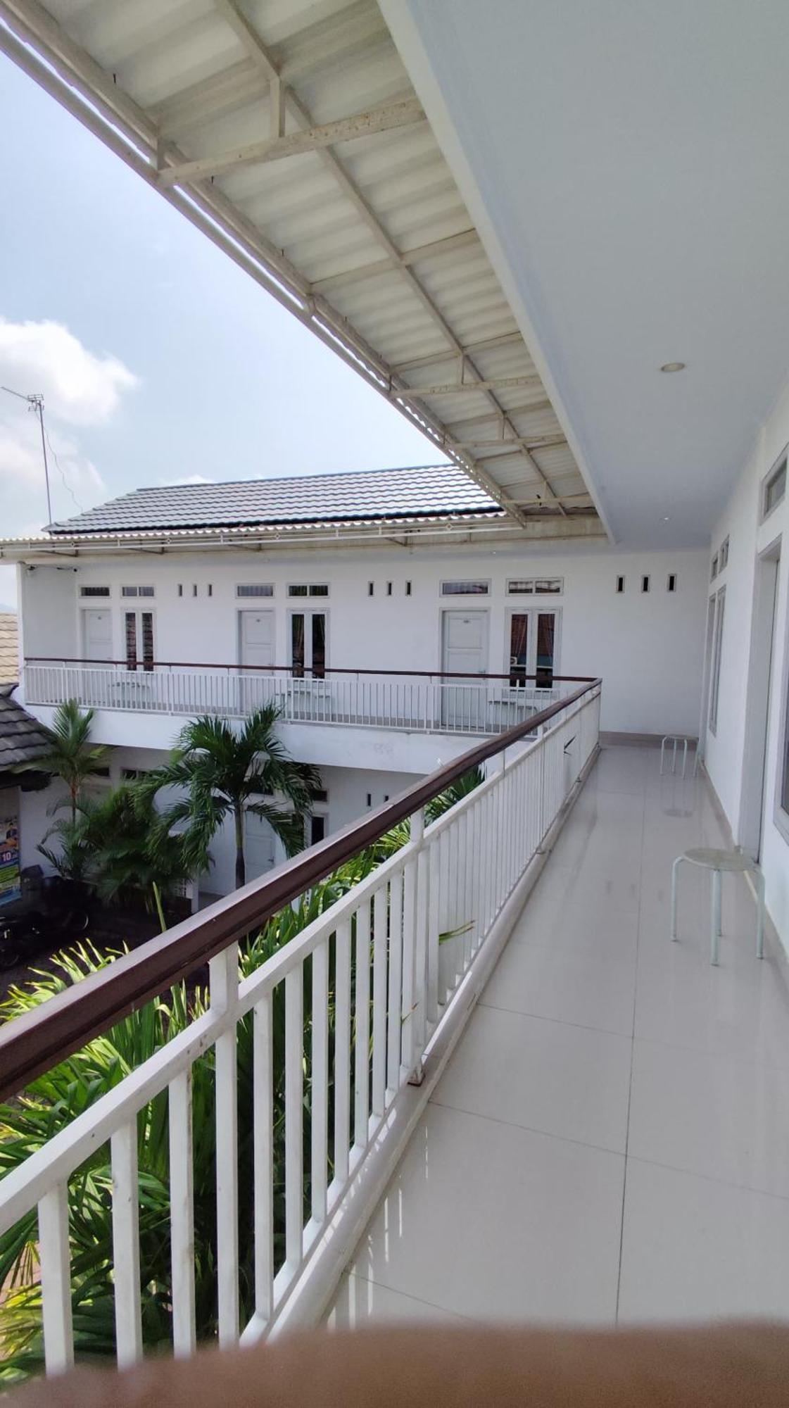 Backyard Guest House Banjar  外观 照片